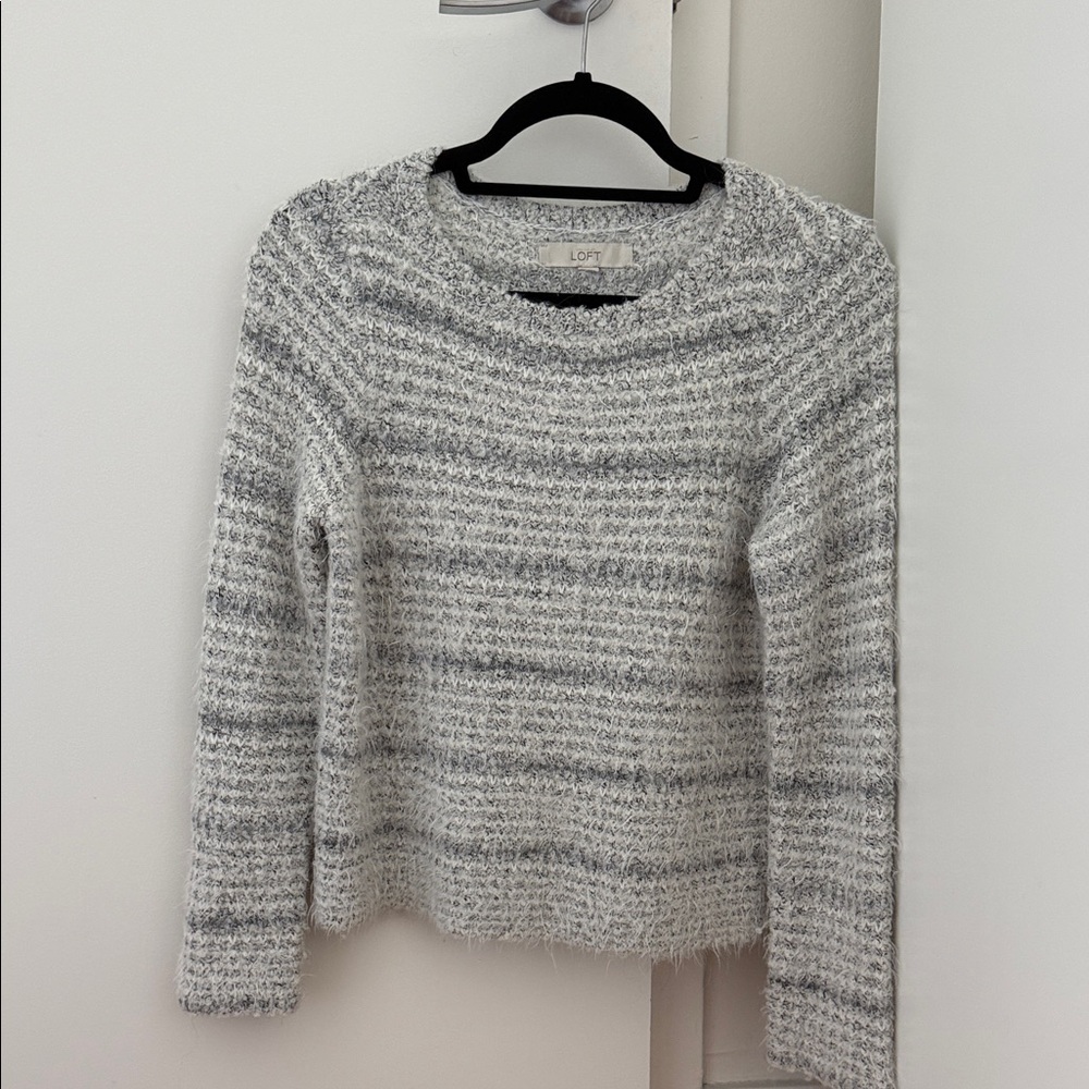 LOFT Women's Textured Gray and White Sweater